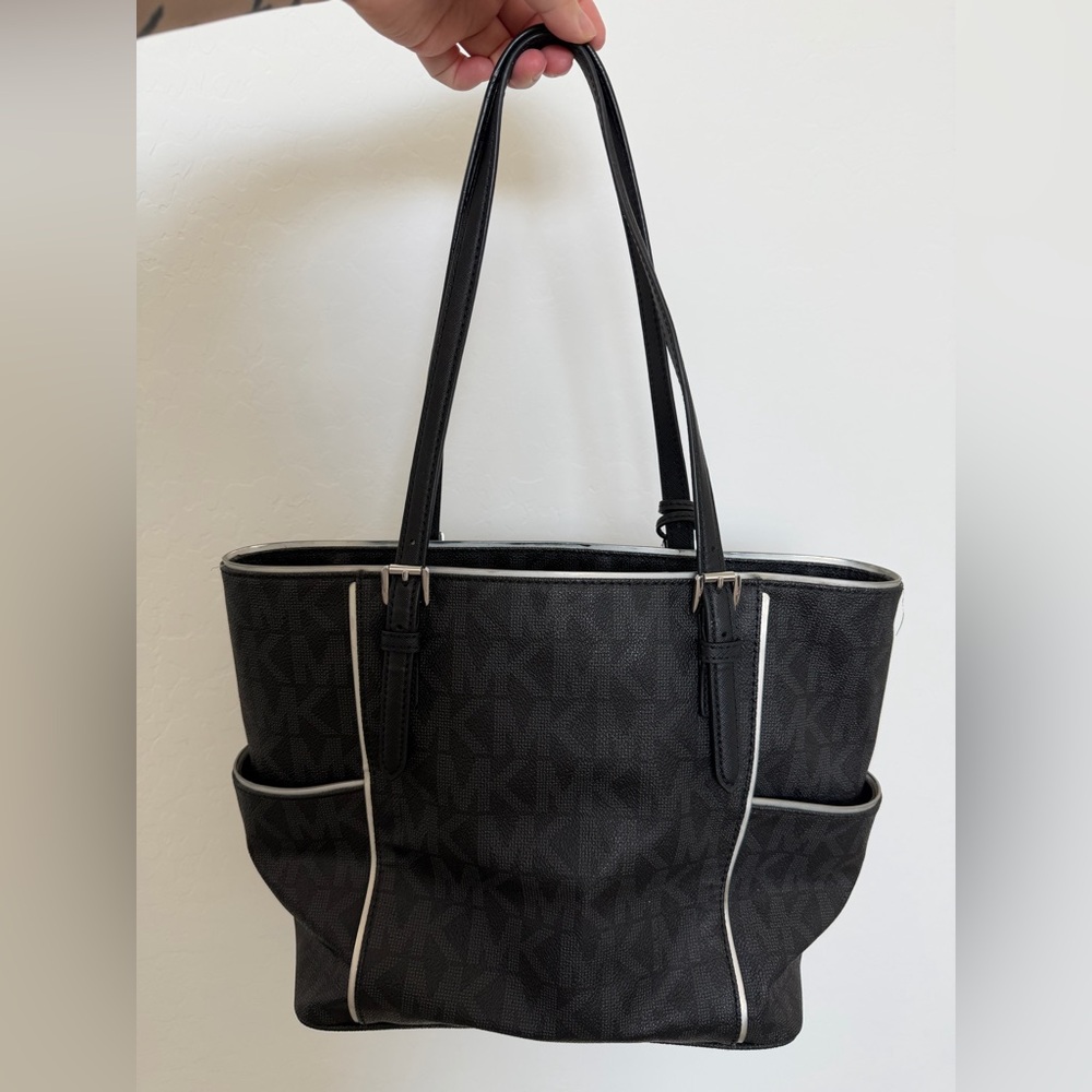 Michael Kors Black tote - Picture 5 of 7